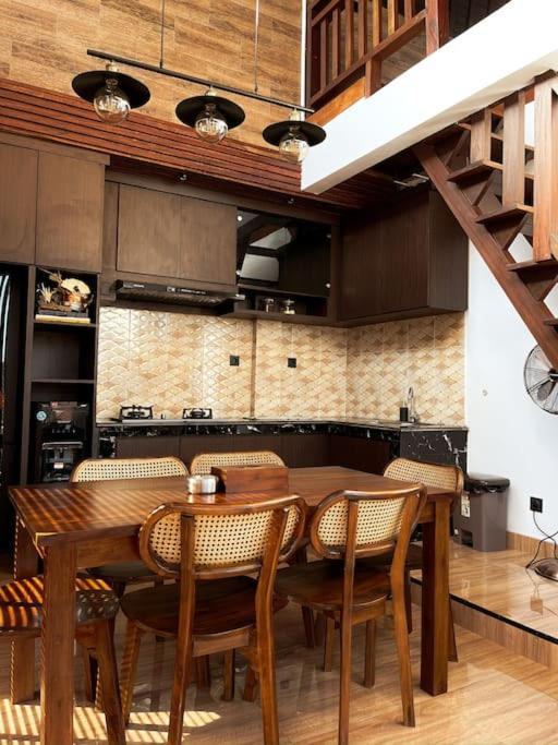Tori Klumpu, 3 Bedroom Artistic Villa, Dual Views Near Ubud 바둥 외부 사진